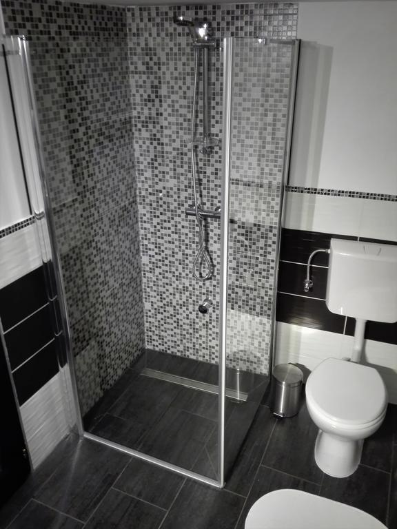 Downtown Deluxe Apartment Егер Стая снимка