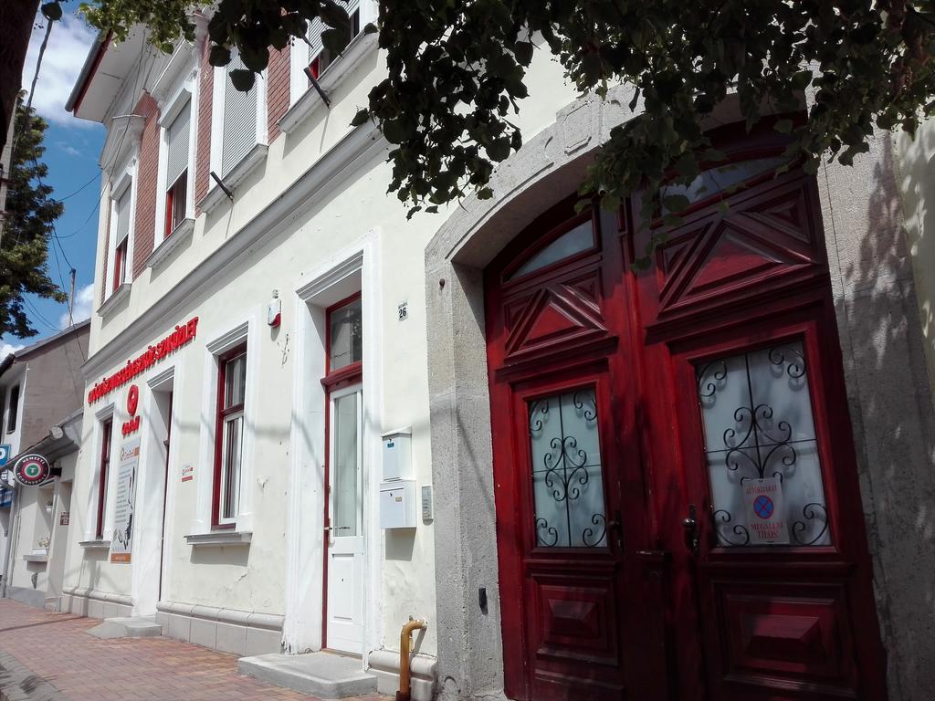Downtown Deluxe Apartment Егер Стая снимка